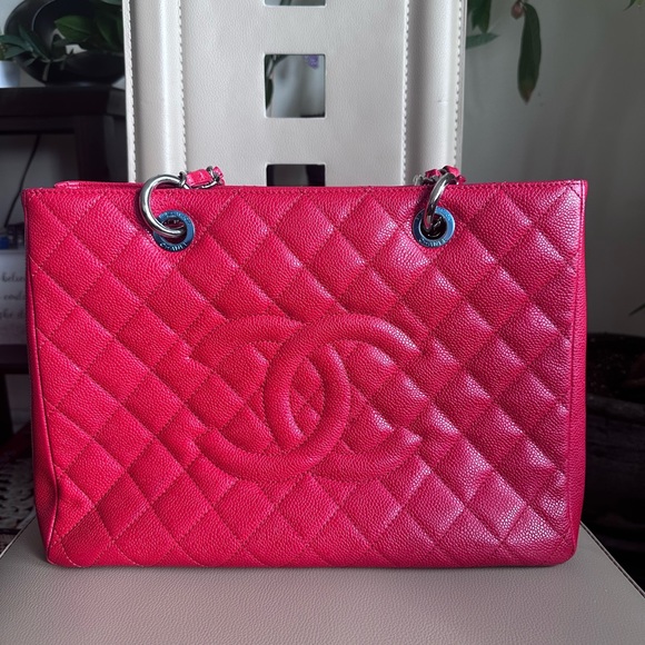 Chanel red caviar GST with silver hardware - Picture 1 of 16